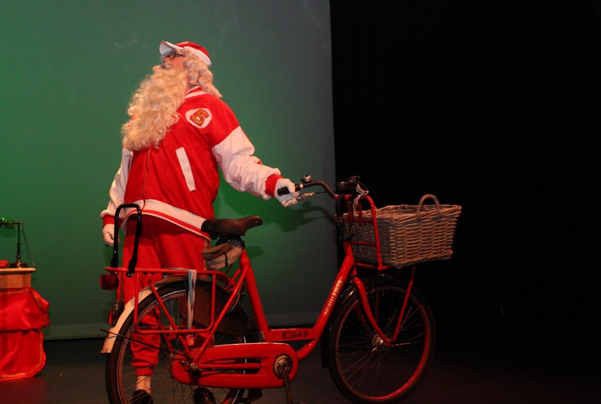 Sinterklaas ging uit fietsen – Theatergroep Spiegel26